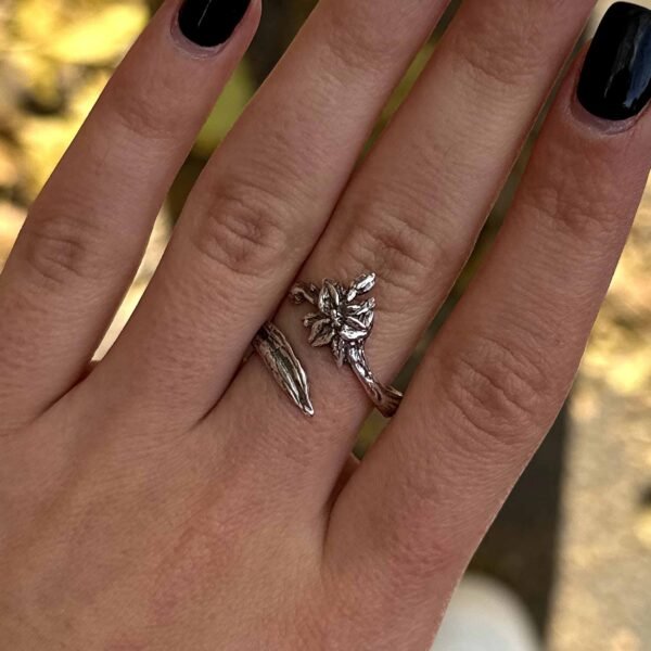 Lily Ring